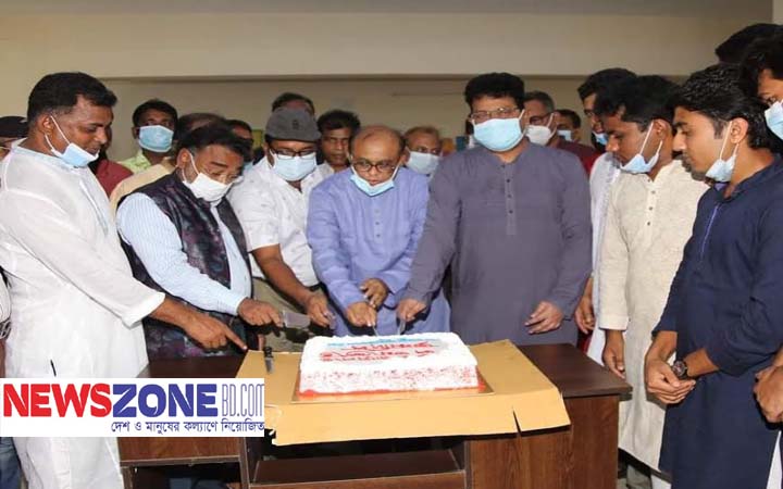 ইবিতে কেক কেটে শেখ রাসেলের জন্মদিন পালন